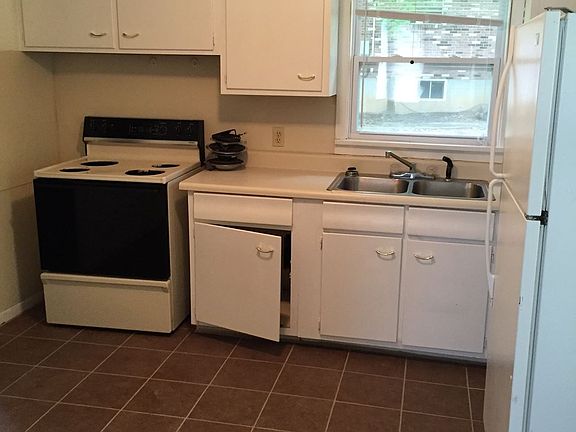 2nd image of 1805 N Main St