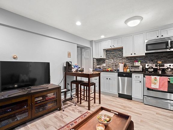 3rd image of 35 Montvale Ave APT 3