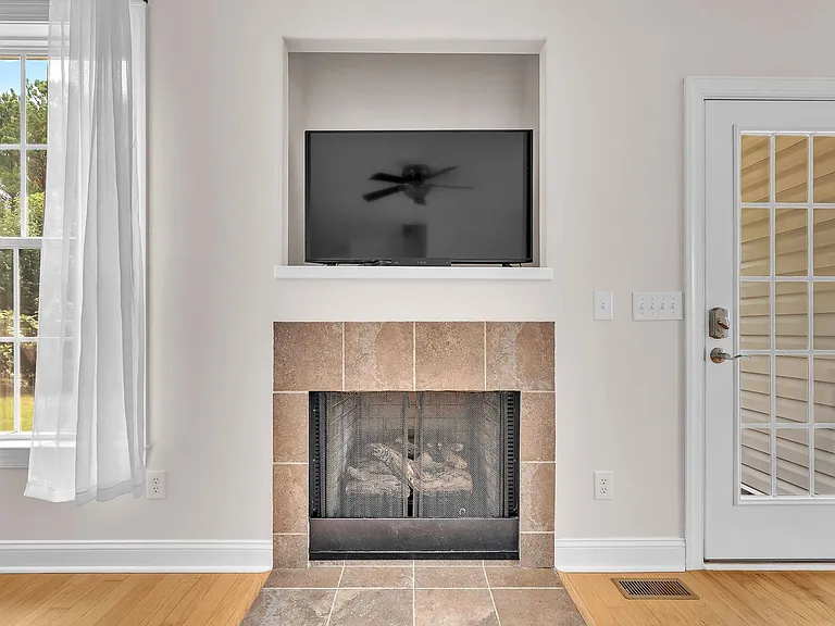 210 Raven Ridge Ct — Photo 6