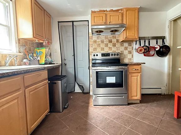 4th image of 214 Pine Rd