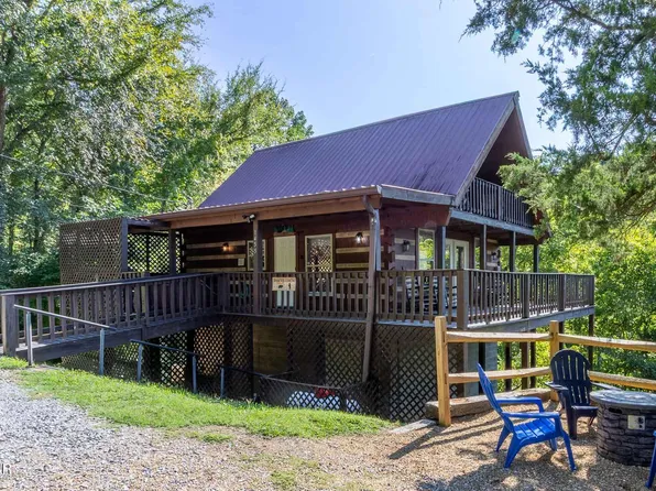 1455 Honey Oaks Way, Sevierville, TN 37876