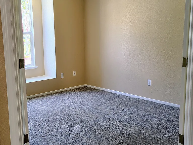 3034 Roadrunner Dr — Photo 9