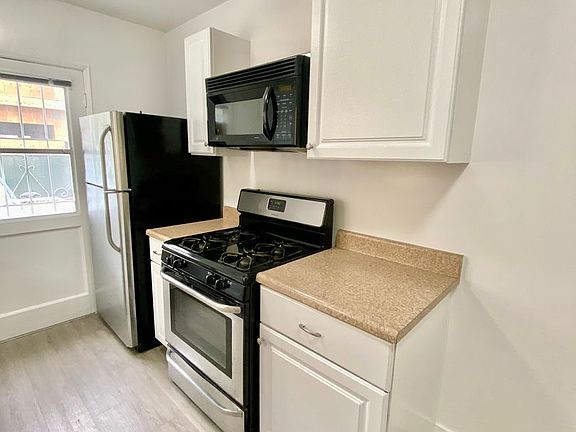 4th image of 2334 Oak St #155-A