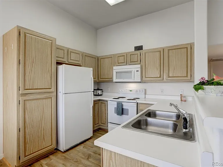 1110 Opal St #202 — Photo 5