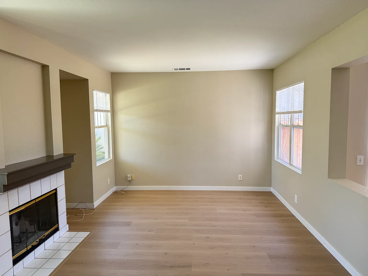 3 bed, 2.5 bath, 1328 sqft, $3,195 — Photo 4