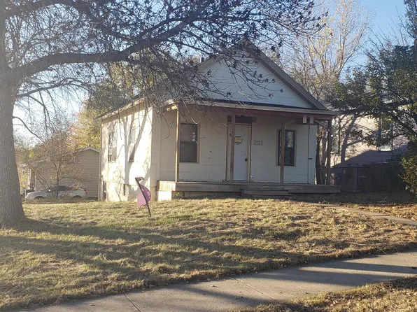 221 S Grant Ave, Pierre, SD 57501