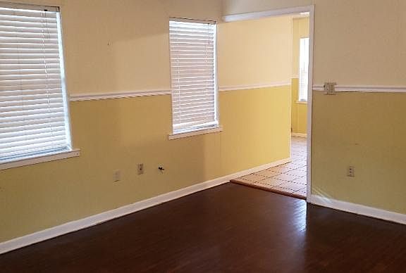 3rd image of 4701 Lynch Dr