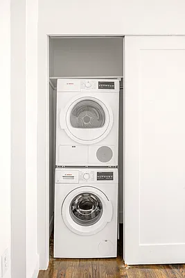 Laundry, photo 1