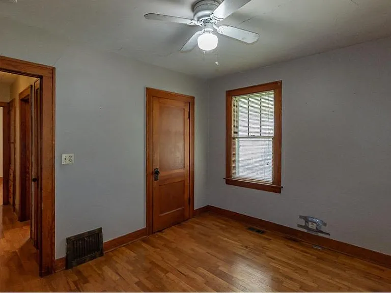 1005 Maine St — Photo 13