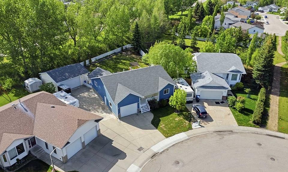 1st image of 18 NE Osmond Close
