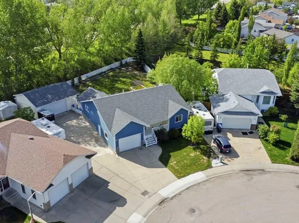 18 NE Osmond Close, Red Deer, AB T4N 6Y1