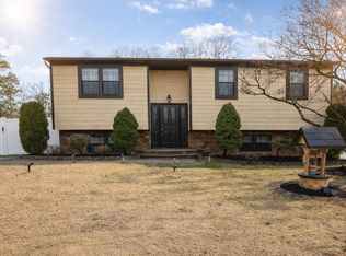 6 Dori Ct, Sicklerville, NJ