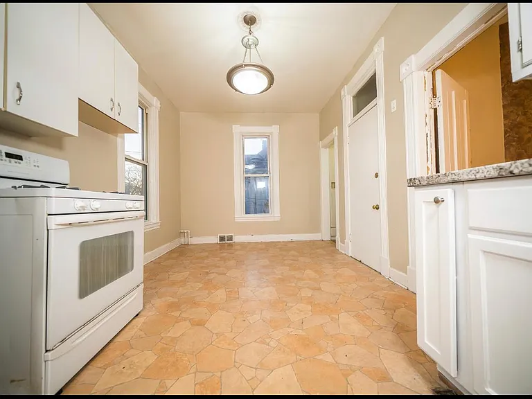 701 Bedford St #2 — Photo 16