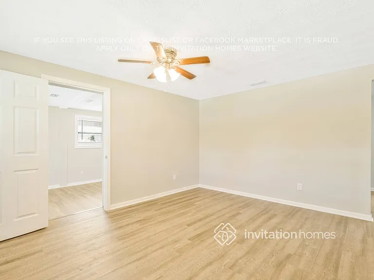 4238 Sabine Dr — Photo 2