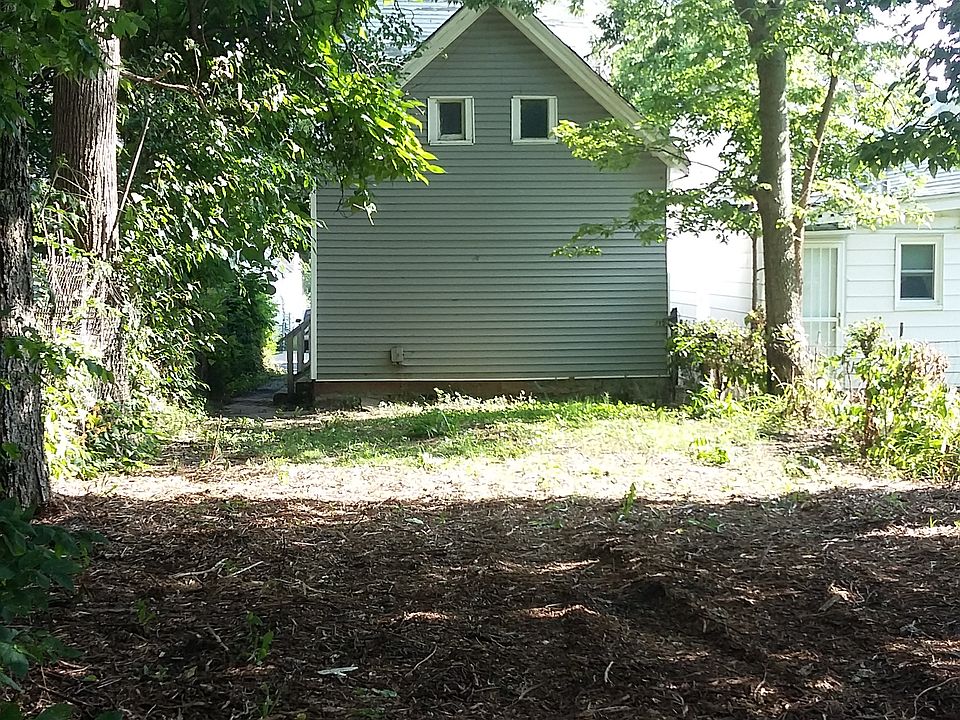 2nd image of 1107 W Howett St