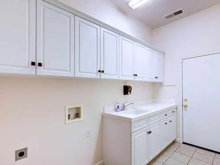 2418 Warner Ave — Photo 21