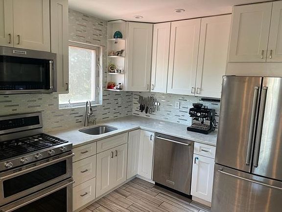 5th image of 80 Wakefield Ave