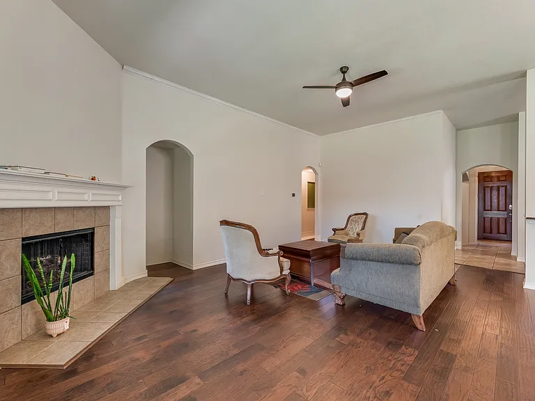 1706 Humbolt Dr — Photo 5
