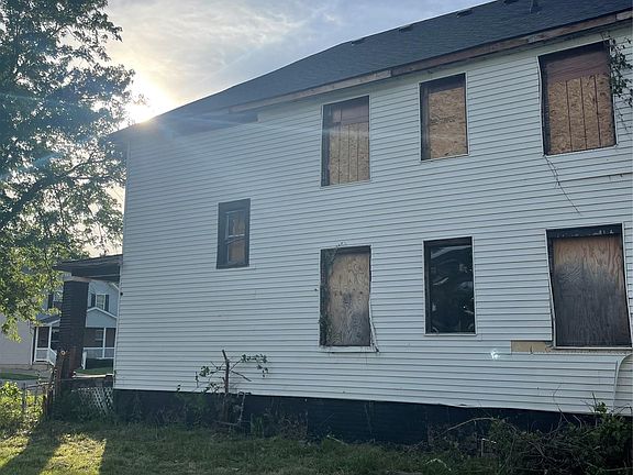 2nd image of 4160 Crane St