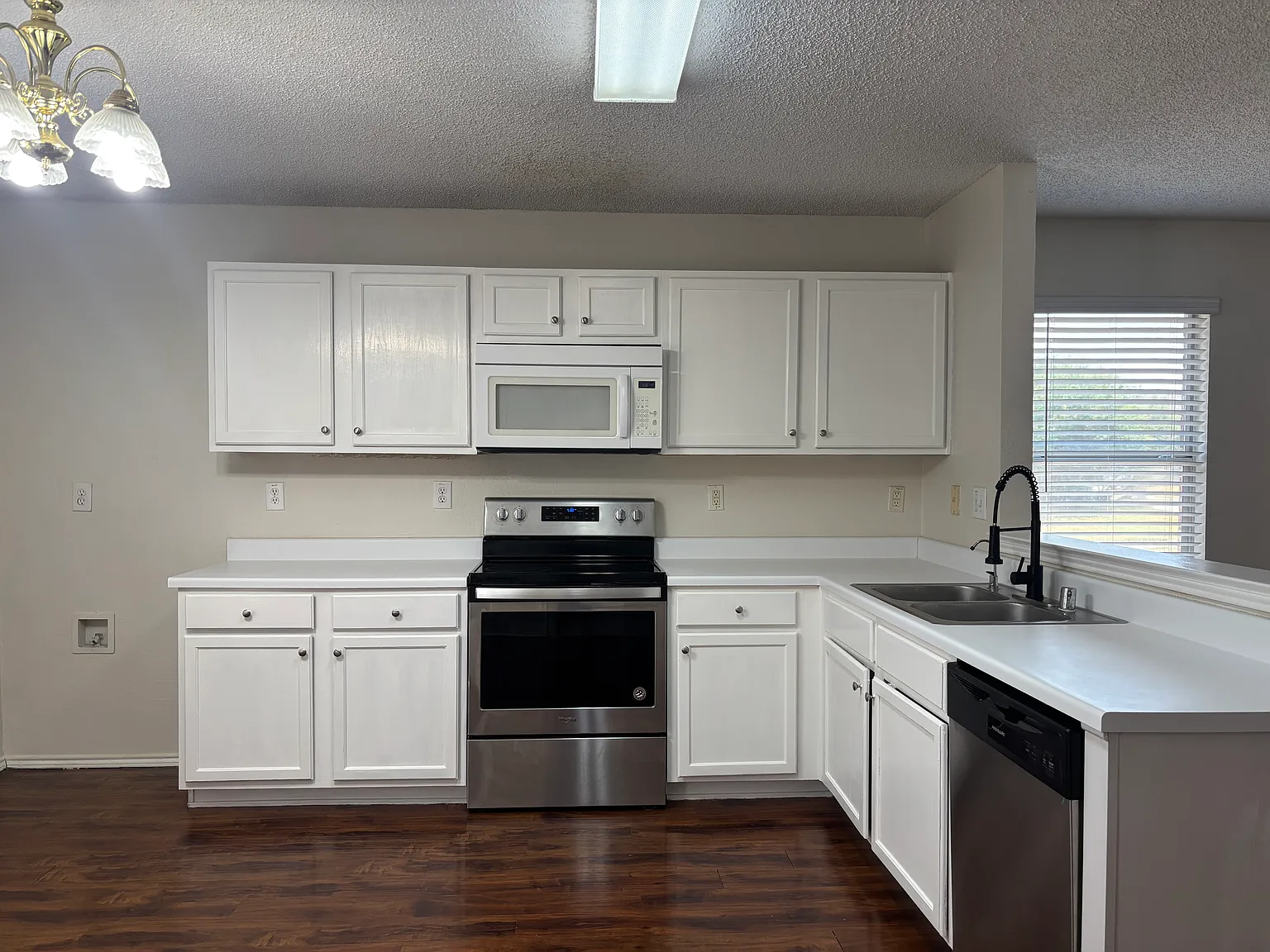 3 bed, 1647 sqft, $1,900 — Photo 3