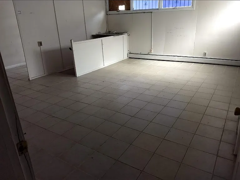 574 Main St #1R — Photo 9