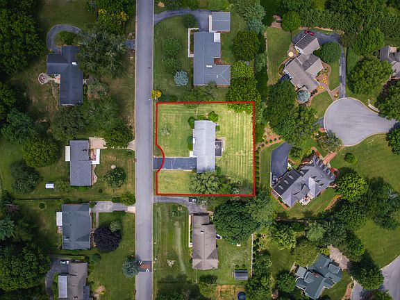 4th image of 1606 Idlewild Dr