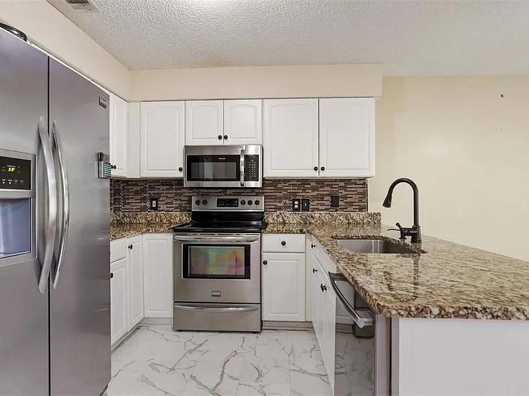 14 Sandy Pond Ct — Photo 13