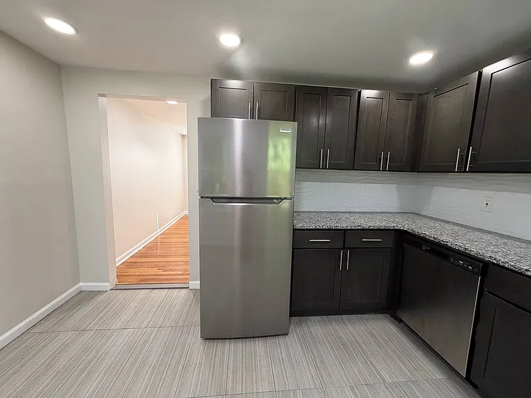 39 Hawthorne Dr #1 — Photo 16