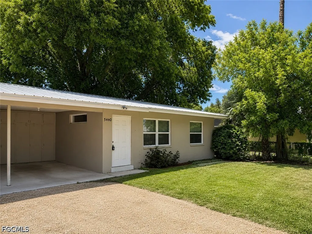 2 bed, 1.0 bath, 729 sqft, $1,095 — Photo 1