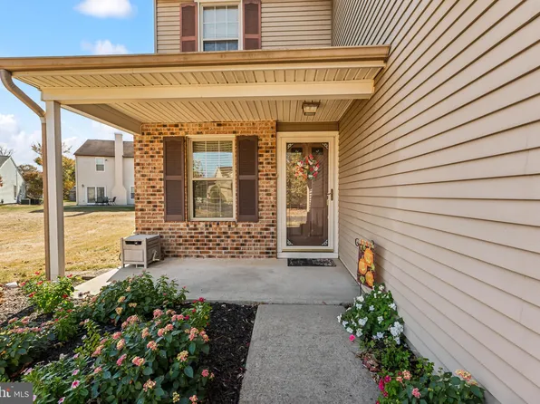 71 E Peachtree Ct, Mount Laurel, NJ 08054