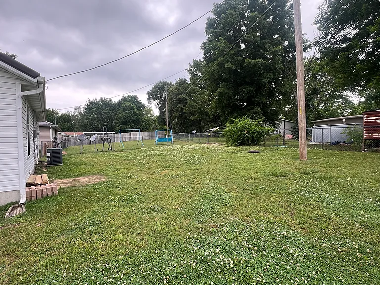 1506 Hilldale Dr — Photo 4