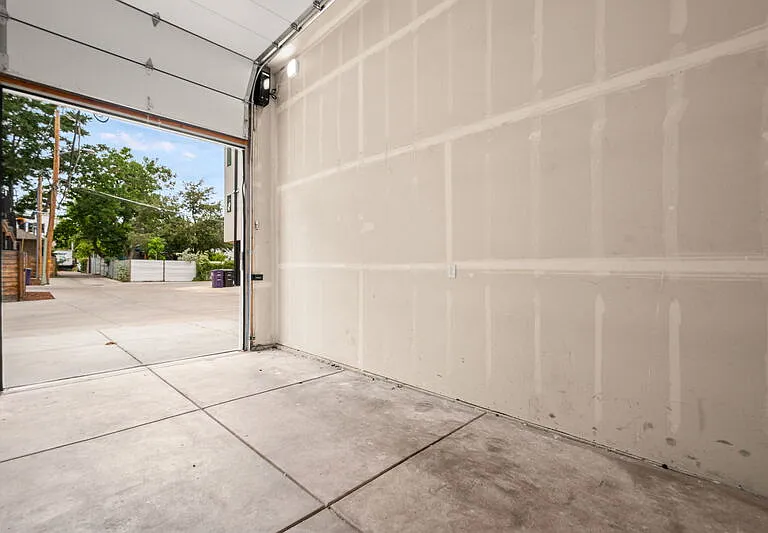 1573 N King St — Photo 17