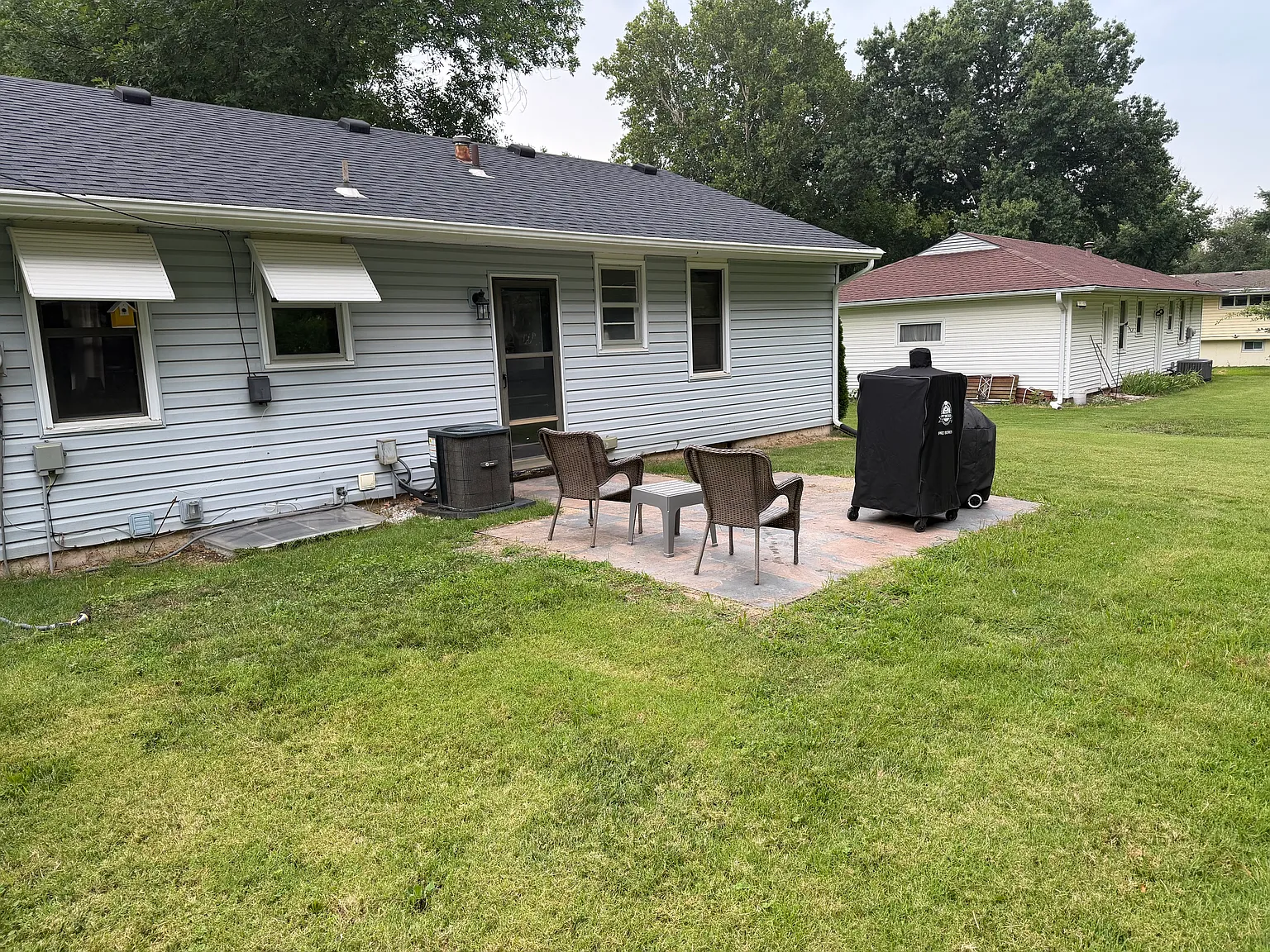 3 bed, 1349 sqft, $1,950 — Photo 2
