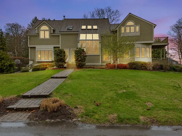 50 Susan Dr, Swansea, MA 02777