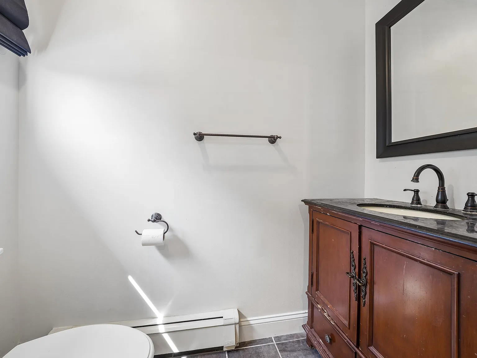 3 bed, 2.5 bath, 1500 sqft, $4,700 — Photo 3