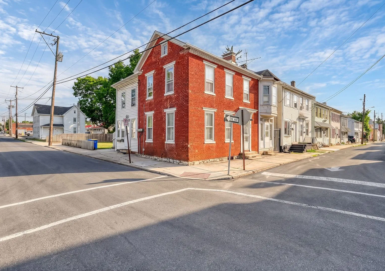 42 E Locust St — Photo 2
