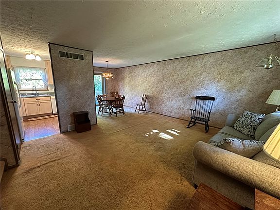 4th image of 7 Matthew Cir