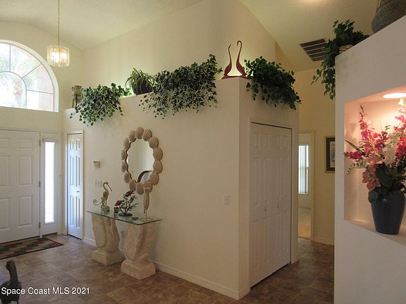 4th image of 3879 Saint Armens Cir