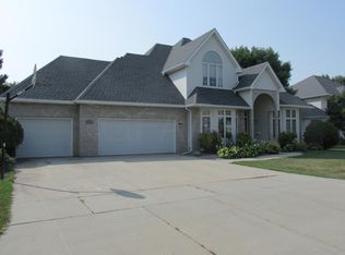 3681 Lynnwood Cir, Grand Forks, ND 58201