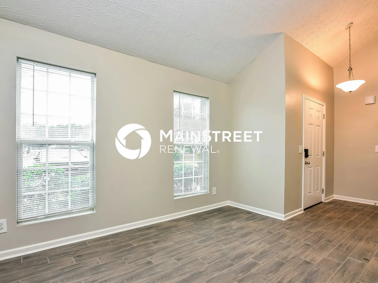 5811 Strathmoor Manor Cir — Photo 4