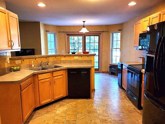 2nd image of 6 Sage Ln