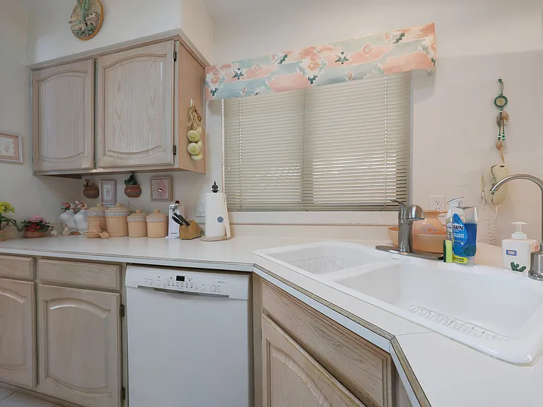 9445 W Taro Ln — Photo 15
