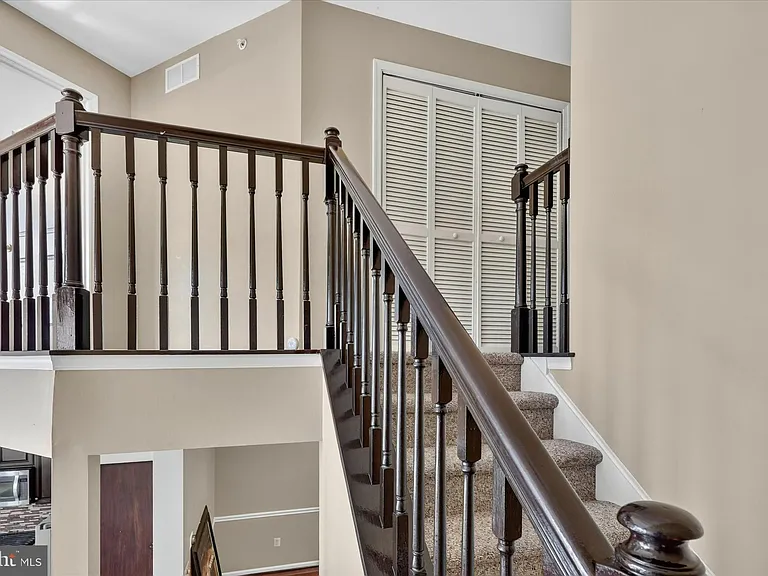 27 Lincoln Dr — Photo 14