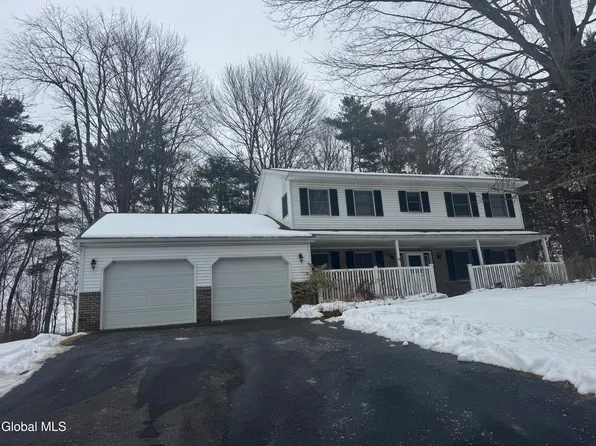 11 Huntington Parkway, Clifton Park, NY 12019