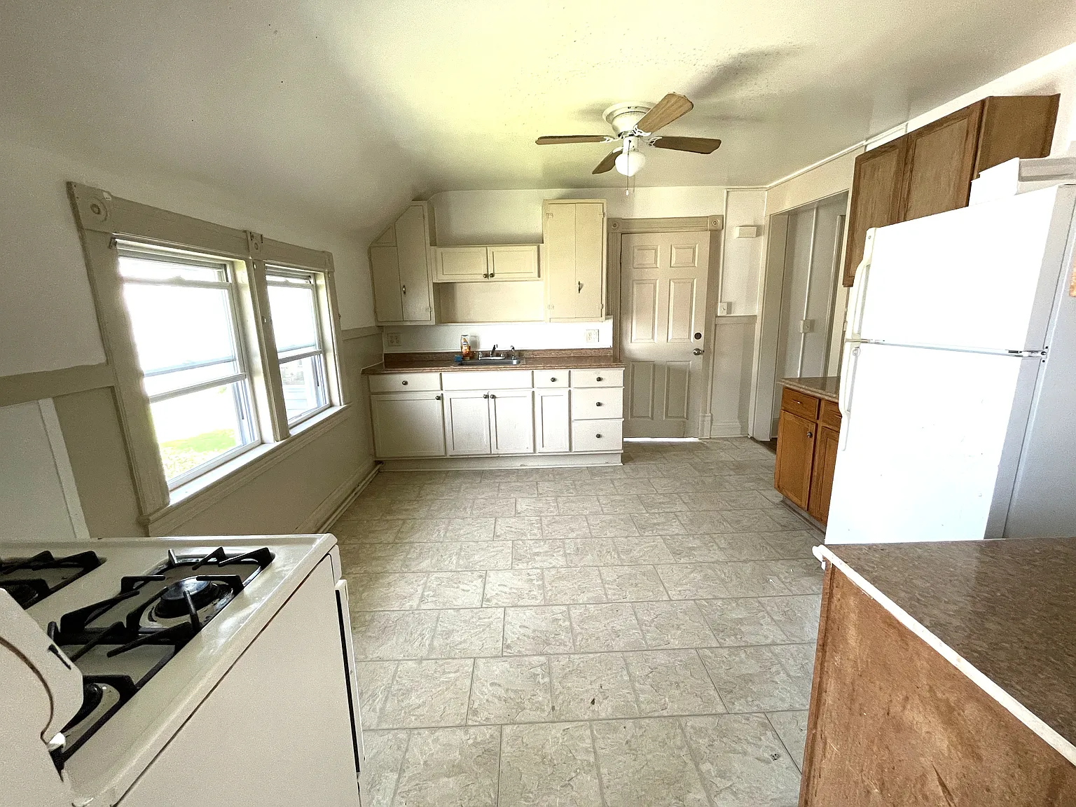 3 bed, 1000 sqft, $900 — Photo 2