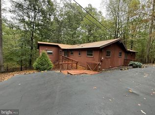 210 Black Hawk Ln, Hedgesville, WV