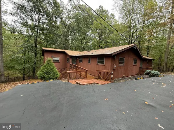 210 Black Hawk Ln, Hedgesville, WV 25427