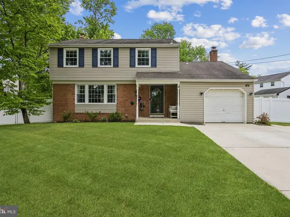 11 Bellows Ln, Cherry Hill, NJ 08002