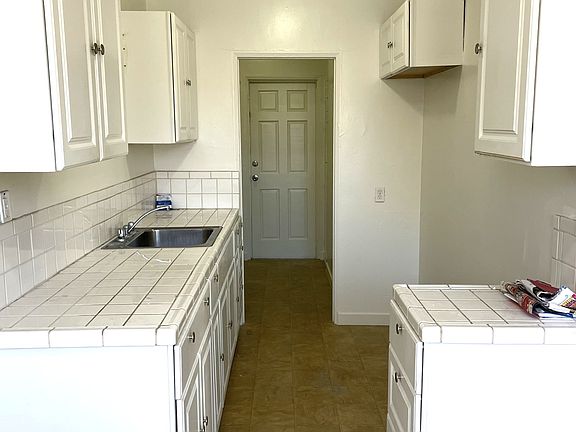 4th image of 684 W 14th St #684
