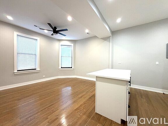 4th image of 933 W Sheridan Rd #1E